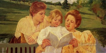 メアリー・カサット Painting - ザ・ガーデン・リーディングの母親たち メアリー・カサット